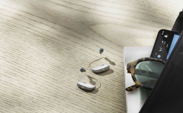 Implantes cocleares y audífonos Implantes cocleares y audífonos